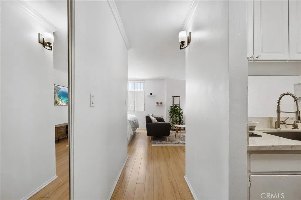 Image 8 of property listing at 525 S Ardmore Avenue 257, Los Angeles, CA 90020