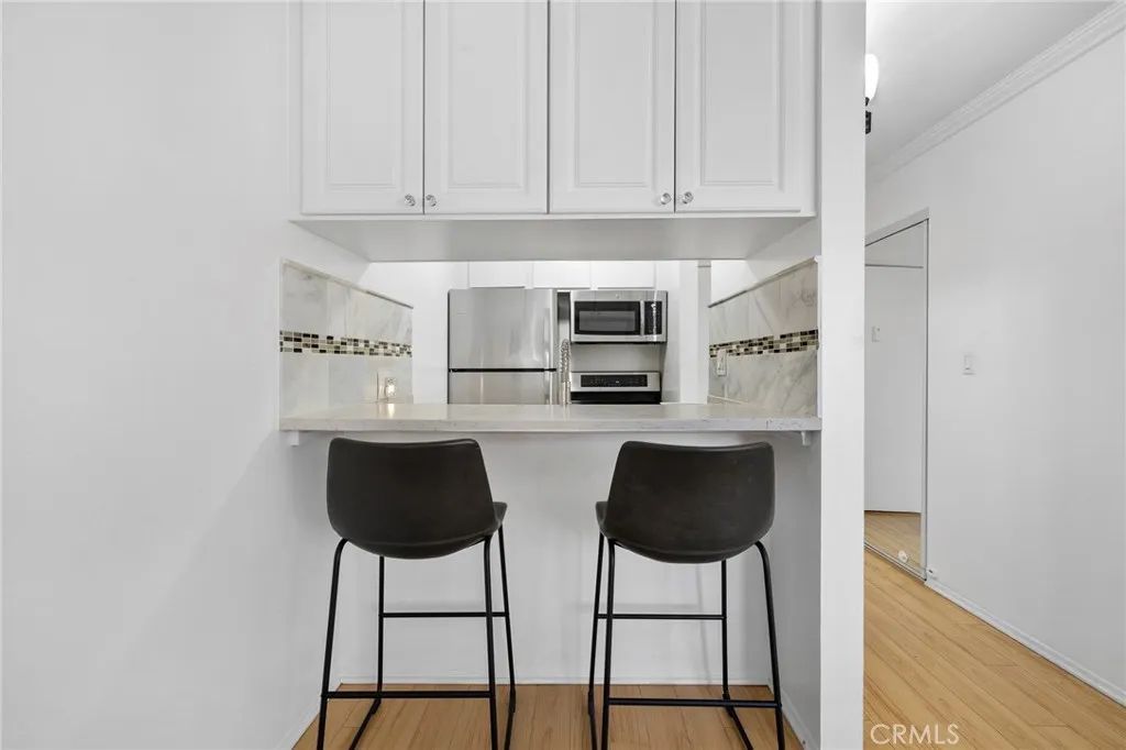 Image 10 of property listing at 525 S Ardmore Avenue 257, Los Angeles, CA 90020
