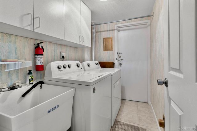29876 City Center Drive 4, Warren, MI 48093