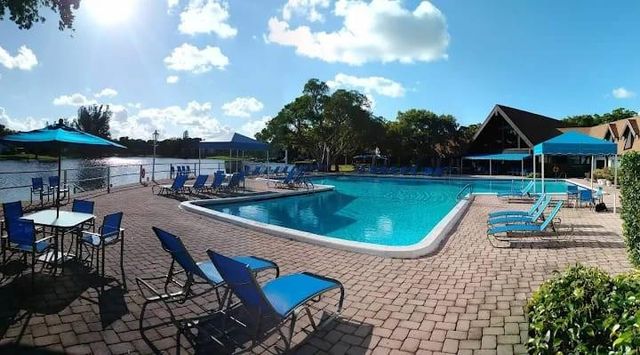 3750 Inverrary Drive 2Z, Lauderhill, FL 33319