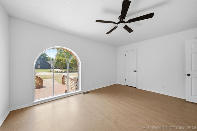 6105 S Irvington Avenue, Tulsa, OK 74136