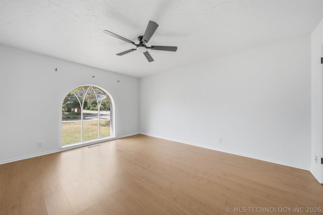 6105 S Irvington Avenue, Tulsa, OK 74136
