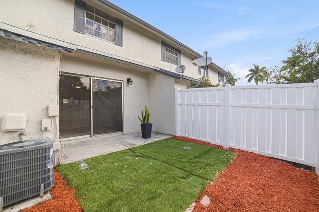 8207 Fairway Road Road 8207, Sunrise, FL 33351
