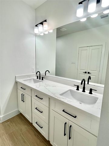 5710 Delmack Street A, Houston, TX 77032