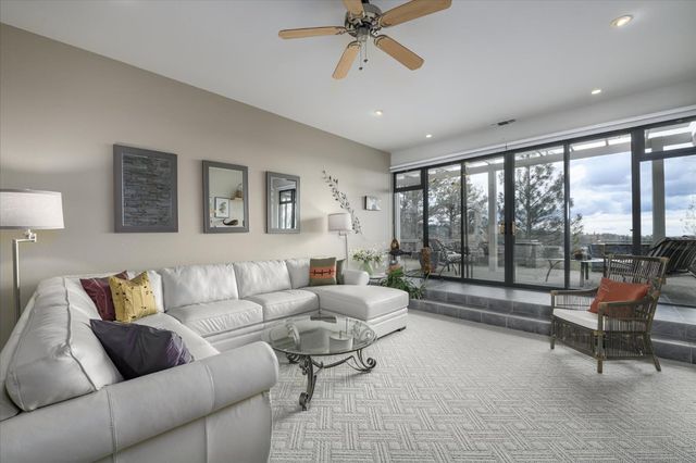 1160 N Circle Dr, Diamond Springs, CA 95619