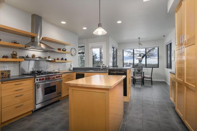 1160 N Circle Dr, Diamond Springs, CA 95619