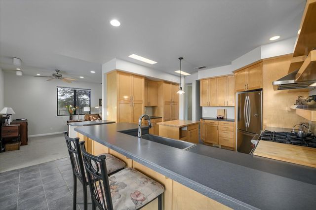 1160 N Circle Dr, Diamond Springs, CA 95619