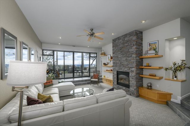 1160 N Circle Dr, Diamond Springs, CA 95619