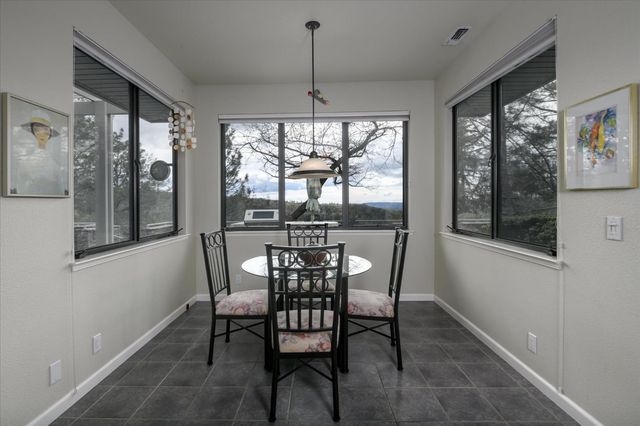 1160 N Circle Dr, Diamond Springs, CA 95619