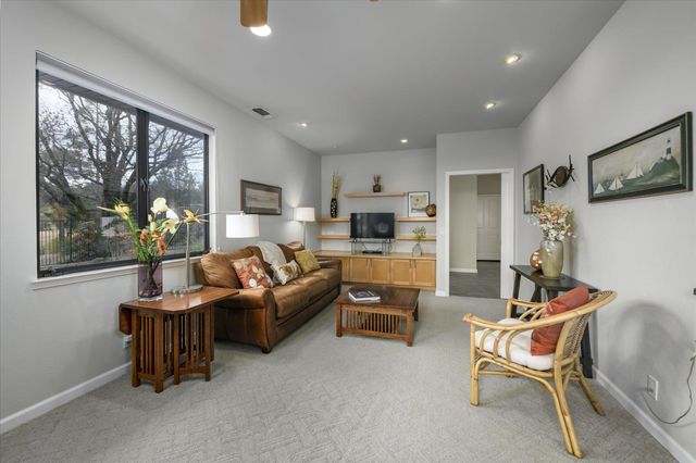 1160 N Circle Dr, Diamond Springs, CA 95619