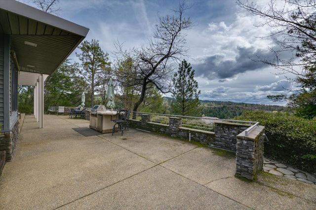 1160 N Circle Dr, Diamond Springs, CA 95619