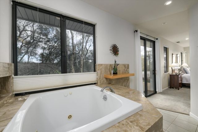 1160 N Circle Dr, Diamond Springs, CA 95619