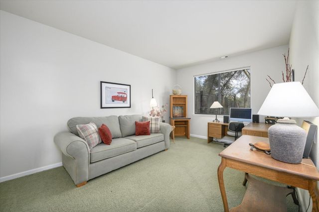 1160 N Circle Dr, Diamond Springs, CA 95619