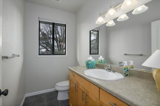 1160 N Circle Dr, Diamond Springs, CA 95619