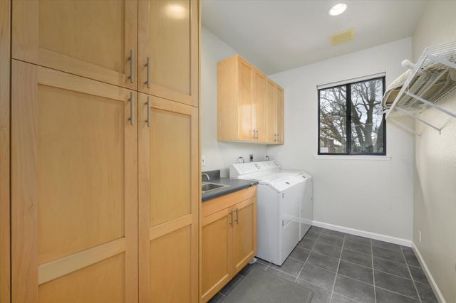 1160 N Circle Dr, Diamond Springs, CA 95619