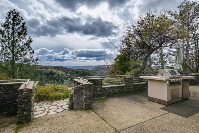 1160 N Circle Dr, Diamond Springs, CA 95619