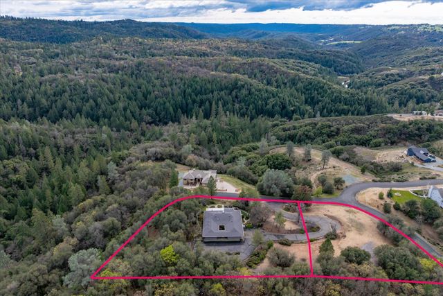 1160 N Circle Dr, Diamond Springs, CA 95619