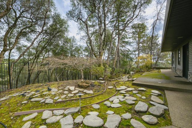 1160 N Circle Dr, Diamond Springs, CA 95619