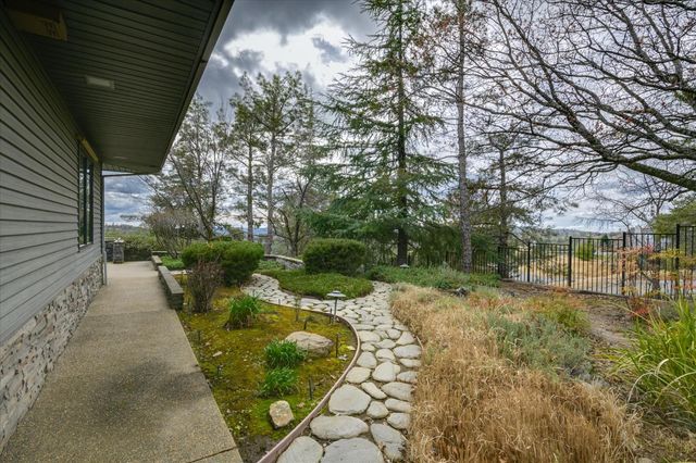 1160 N Circle Dr, Diamond Springs, CA 95619