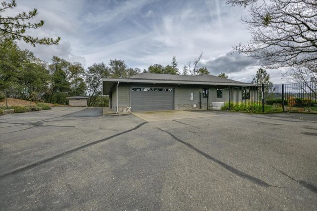 1160 N Circle Dr, Diamond Springs, CA 95619