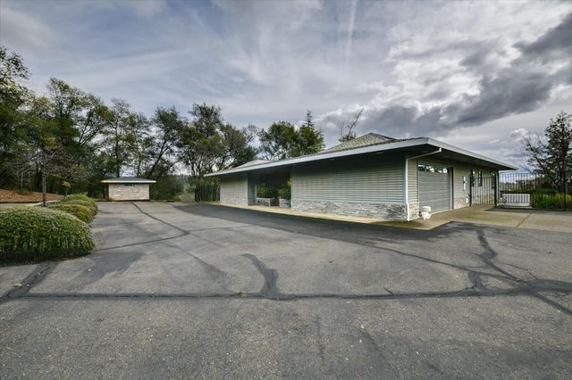 1160 N Circle Dr, Diamond Springs, CA 95619