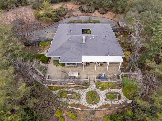 1160 N Circle Dr, Diamond Springs, CA 95619