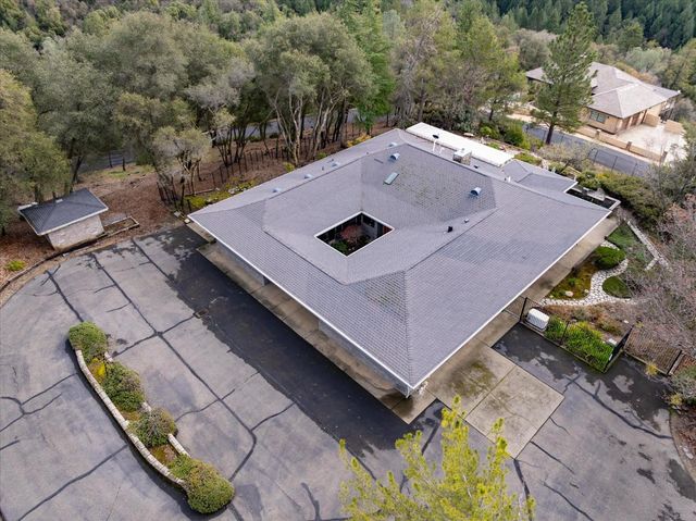 1160 N Circle Dr, Diamond Springs, CA 95619