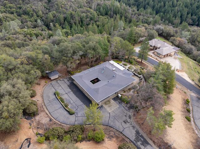 1160 N Circle Dr, Diamond Springs, CA 95619