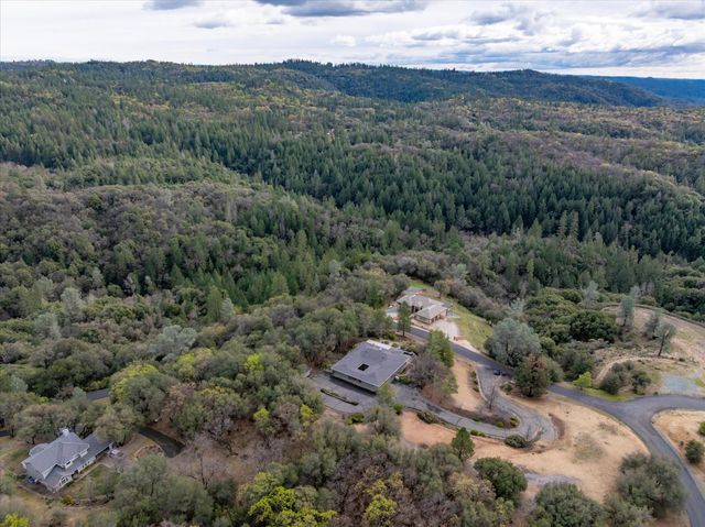 1160 N Circle Dr, Diamond Springs, CA 95619