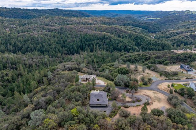 1160 N Circle Dr, Diamond Springs, CA 95619