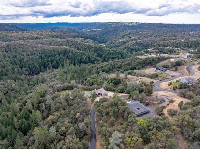 1160 N Circle Dr, Diamond Springs, CA 95619