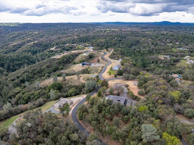 1160 N Circle Dr, Diamond Springs, CA 95619