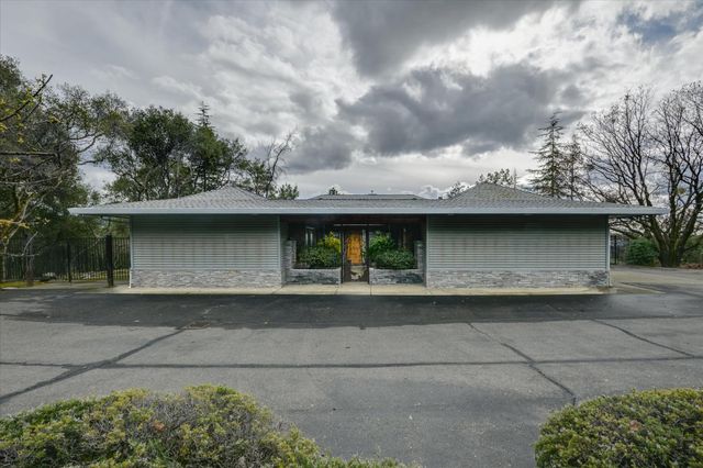 1160 N Circle Dr, Diamond Springs, CA 95619