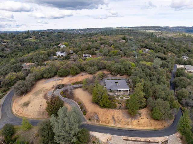 1160 N Circle Dr, Diamond Springs, CA 95619