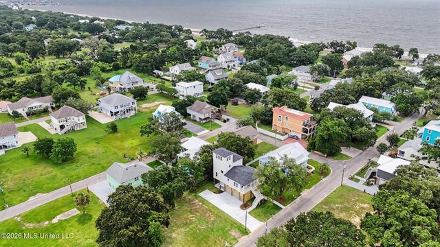 120 Beachview Drive, Pass Christian, MS 39571