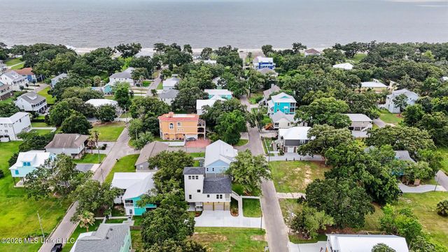 120 Beachview Drive, Pass Christian, MS 39571