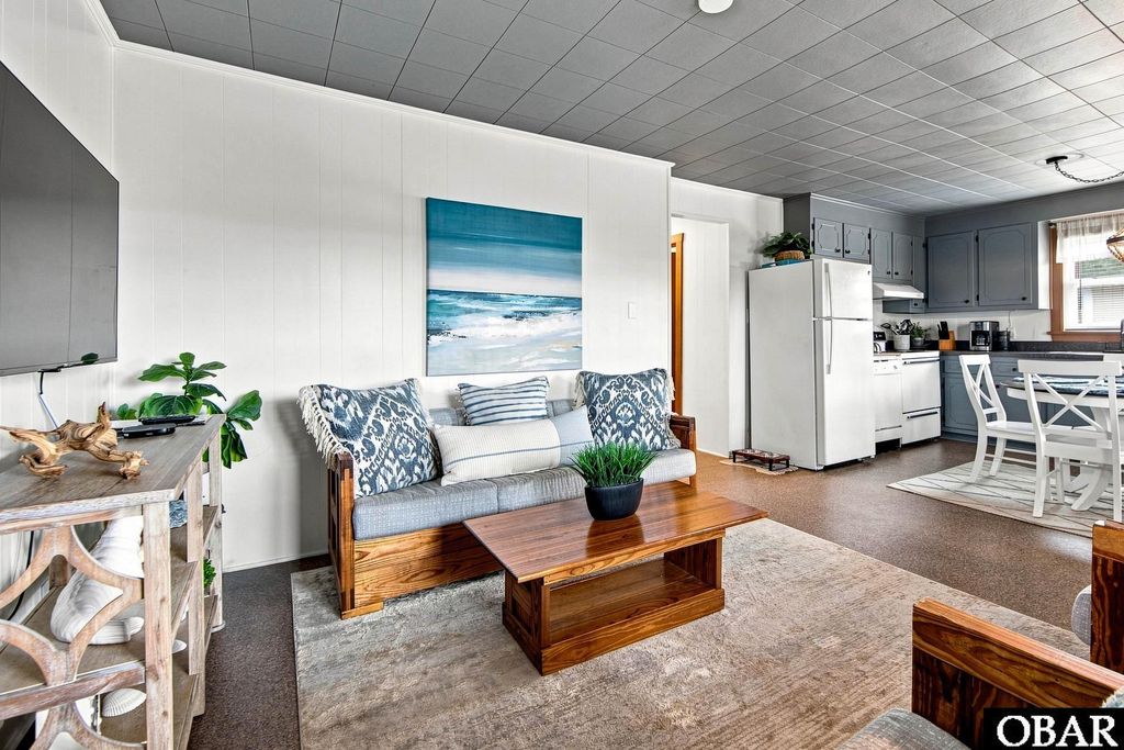 Image 8 of property listing at 200 E Barnes Street, Nags Head, NC 27959