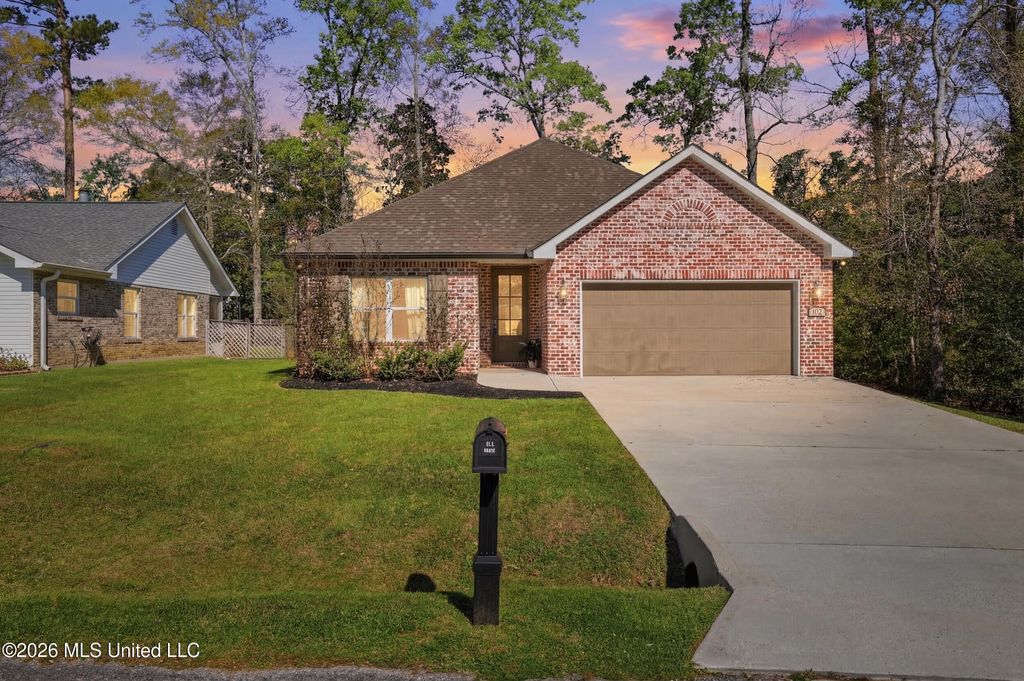 954 Laa La Place, Diamondhead, MS 39525