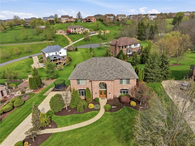 315 Fox Run Dr, Peters Twp, PA 15367