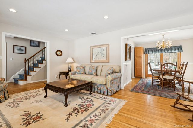 14 Hillside Avenue, Saint James, NY 11780