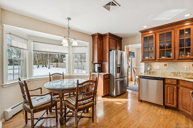 14 Hillside Avenue, Saint James, NY 11780