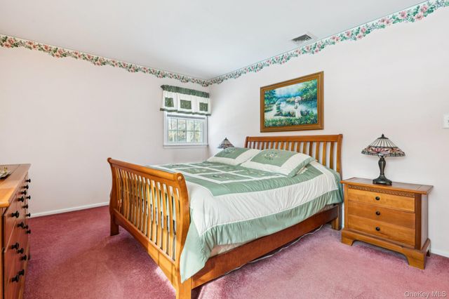 14 Hillside Avenue, Saint James, NY 11780