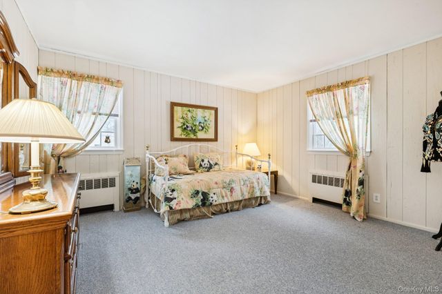 14 Hillside Avenue, Saint James, NY 11780