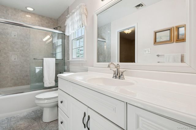 14 Hillside Avenue, Saint James, NY 11780