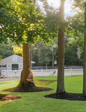 14 Hillside Avenue, Saint James, NY 11780