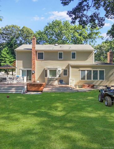 14 Hillside Avenue, Saint James, NY 11780