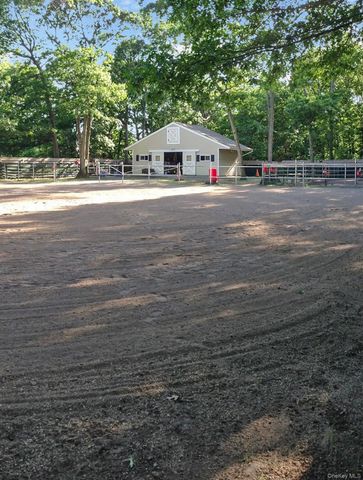 14 Hillside Avenue, Saint James, NY 11780