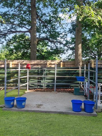 14 Hillside Avenue, Saint James, NY 11780