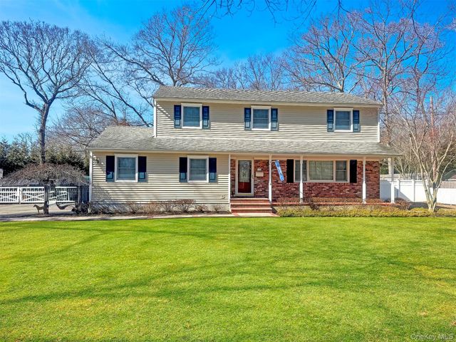 14 Hillside Avenue, Saint James, NY 11780