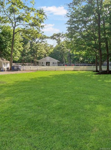 14 Hillside Avenue, Saint James, NY 11780